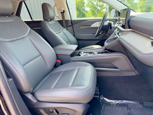 Used 2025 Ford Explorer Active w/ Active Comfort Package AWD/4WD image 9