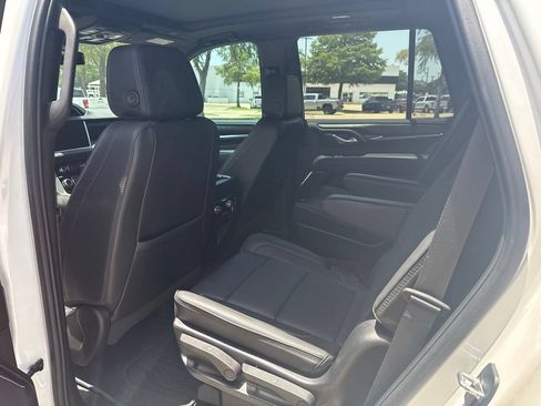 Used 2023 GMC Yukon Denali w/ LPO, Floor Liner Package AWD/4WD image 10