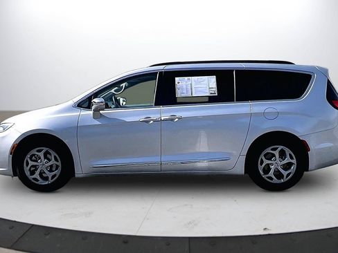 Certified 2022 Chrysler Pacifica Limited image 6