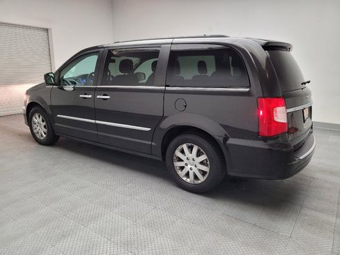 Used 2015 Chrysler Town & Country Touring w/ Driver Convenience Group FWD image 3