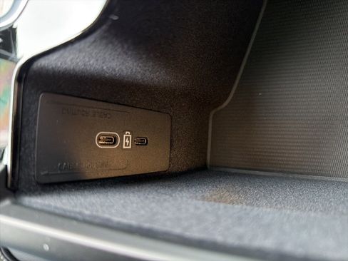 New 2026 Volvo XC60 B5 Ultra w/ Protection Package Premier image 34