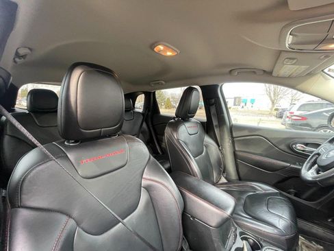 Used 2015 Jeep Cherokee Trailhawk w/ Comfort/Convenience Group image 3