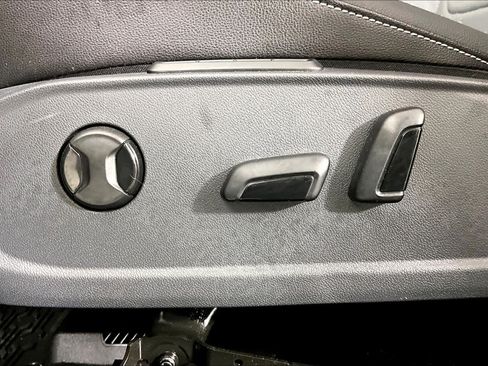 Used 2026 Volkswagen Jetta SEL FWD image 30