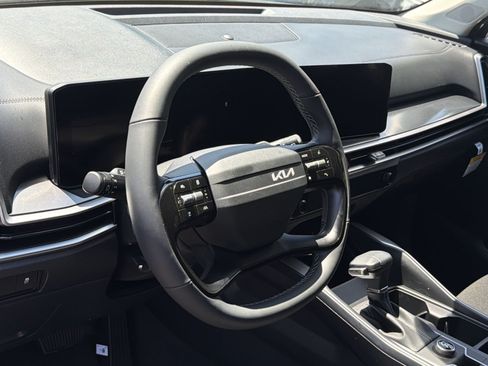 New 2026 Kia Sorento LX FWD image 19