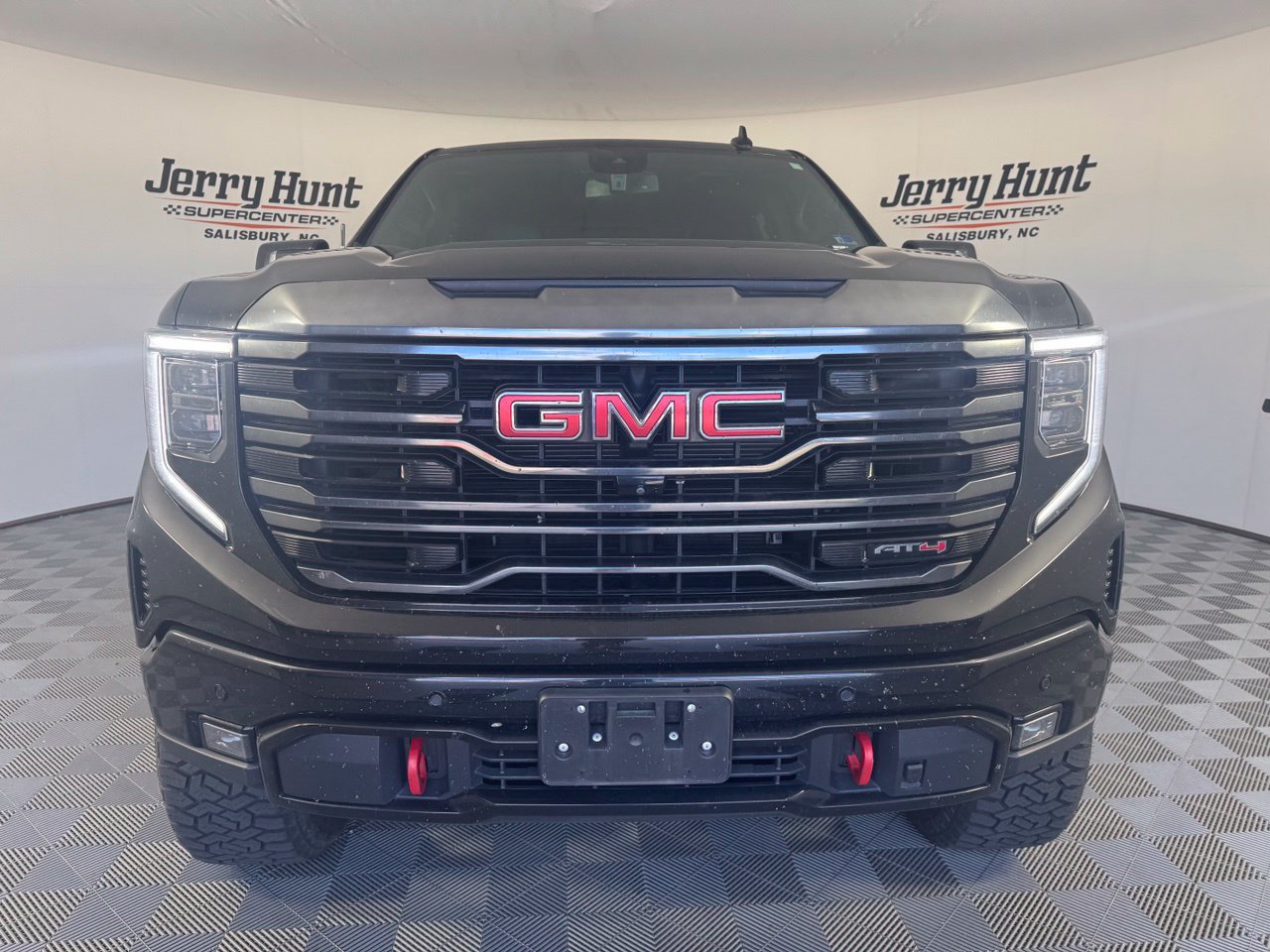 Used 2023 GMC Sierra 1500 AT4 w/ AT4 Preferred Package AWD/4WD image 4