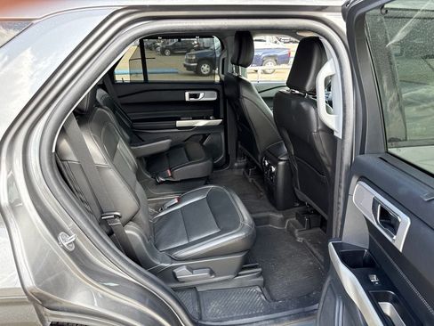 Used 2022 Ford Explorer Limited w/ Equipment Group 301A RWD image 12
