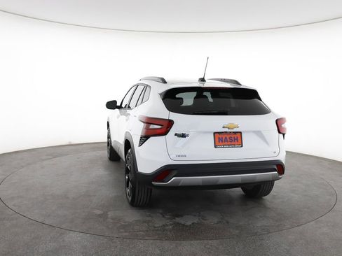 Used 2025 Chevrolet Trax LT w/ LT Convenience Package image 10