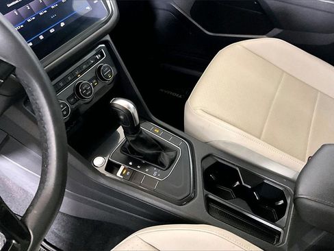 Used 2020 Volkswagen Tiguan SE image 13