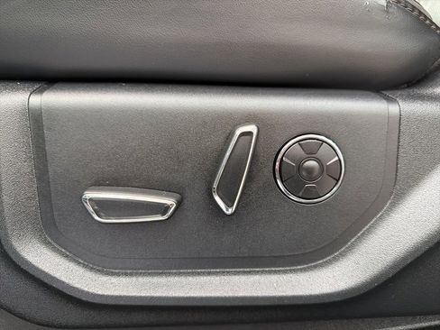 Used 2018 Ford F150 Platinum w/ Equipment Group 701A Luxury image 35