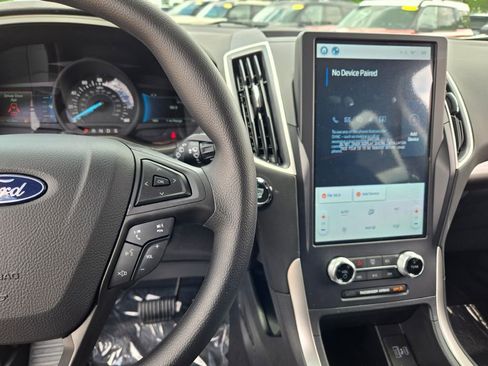 Used 2024 Ford Edge SE image 29