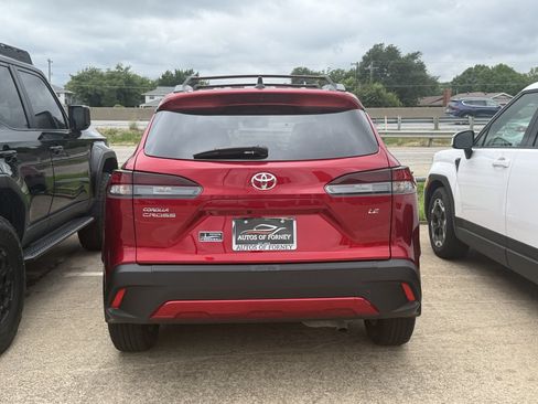 Used 2026 Toyota Corolla Cross LE FWD image 5