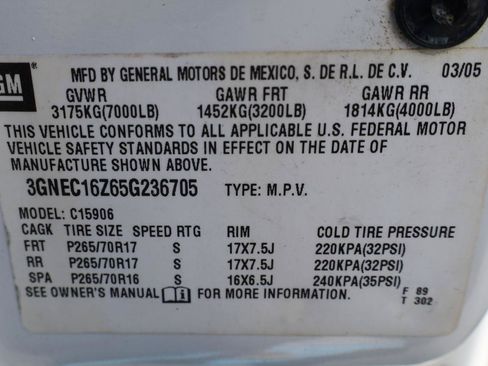 Used 2005 Chevrolet Suburban LT w/ Preferred Equipment Group RWD image 20
