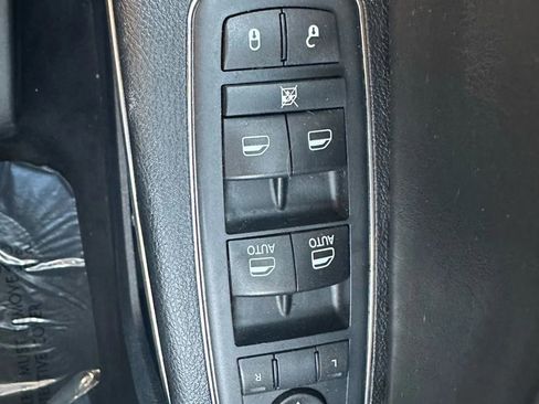 Used 2016 Chrysler 300 Limited image 37