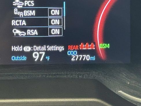 Used 2025 Toyota RAV4 XLE AWD/4WD image 28