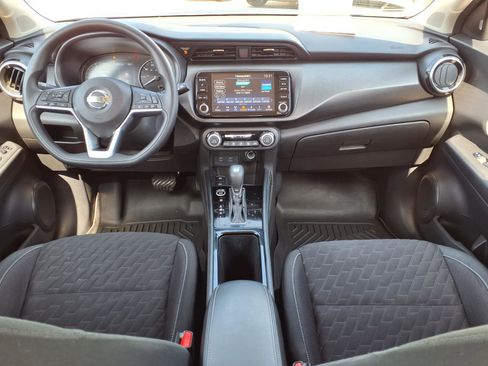 Used 2021 Nissan Kicks SV image 16