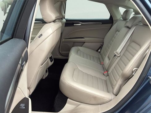 Used 2018 Ford Fusion SE w/ Fusion SE Technology Package image 16