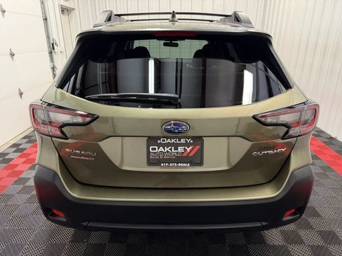 Used 2024 Subaru Outback Premium AWD/4WD image 3