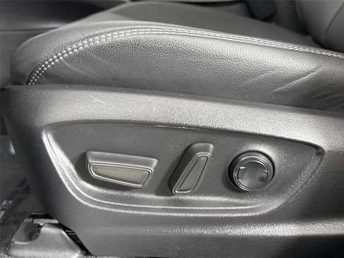 Certified 2024 Toyota Corolla Cross XLE image 43