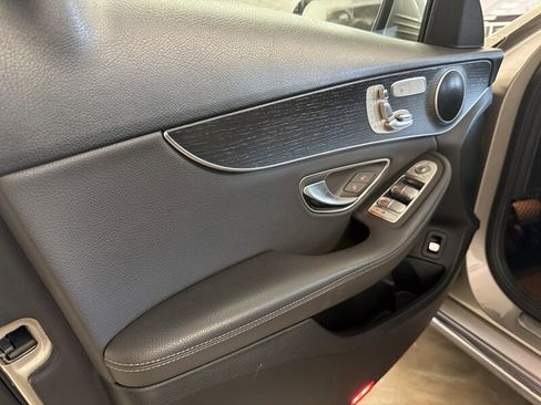 Used 2019 Mercedes-Benz C 300 Sedan w/ Premium Package image 17