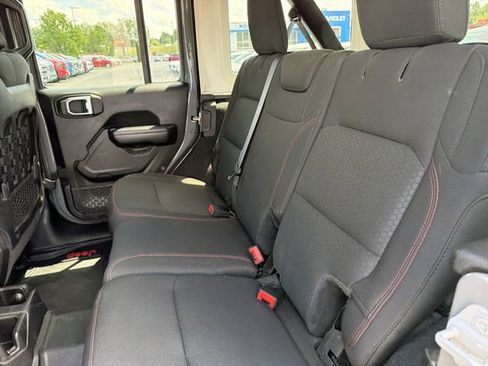 Used 2019 Jeep Wrangler Unlimited Rubicon AWD/4WD image 13
