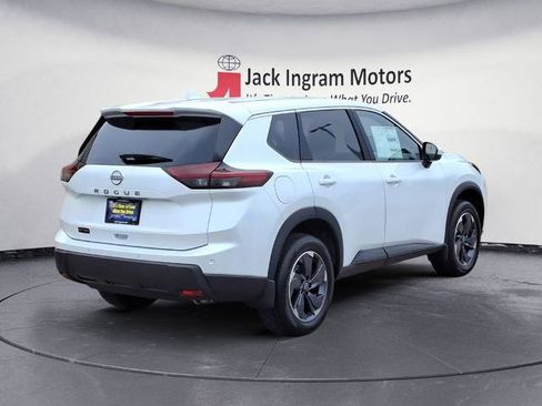Certified 2026 Nissan Rogue SV FWD image 5