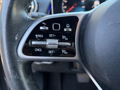 Used 2021 Mercedes-Benz GLB 250 w/ Premium Package image 12