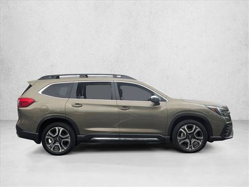 Used 2023 Subaru Ascent Limited w/ Technology Package AWD/4WD image 4