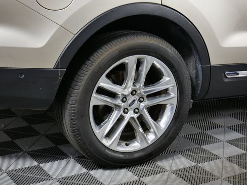 Used 2017 Ford Explorer Limited w/ Equipment Group 301A AWD/4WD image 10