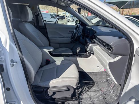 Used 2025 Hyundai Kona SEL FWD image 19