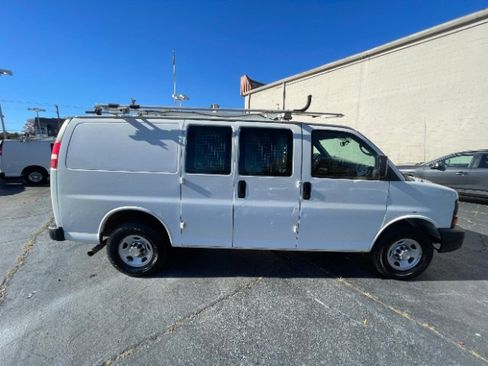 Used 2015 Chevrolet Express 2500 Work Van image 10