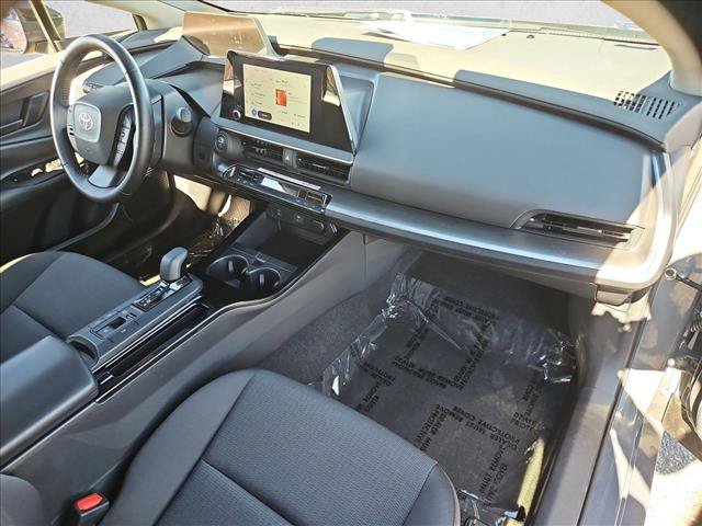 Used 2025 Toyota Prius LE AWD/4WD image 27