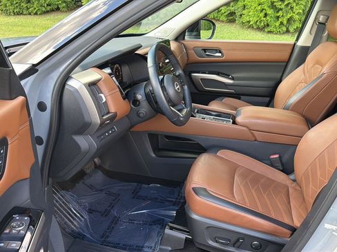 Used 2023 Nissan Pathfinder Platinum FWD image 8