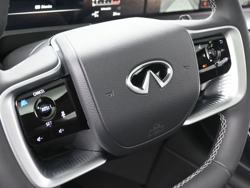 New 2026 INFINITI QX80 Luxe image 13