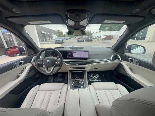 Used 2024 BMW X5 xDrive50e w/ Executive Package AWD/4WD image 13