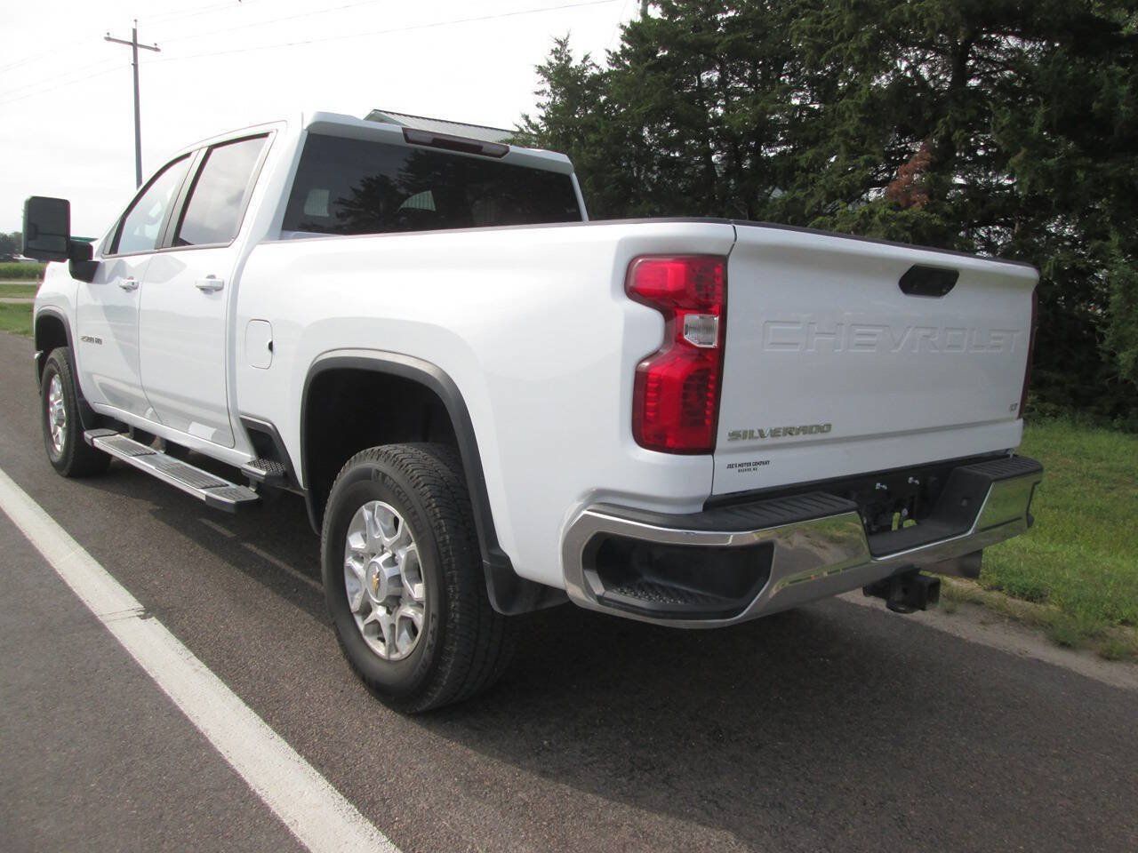 Used 2024 Chevrolet Silverado 2500 LT AWD/4WD image 9