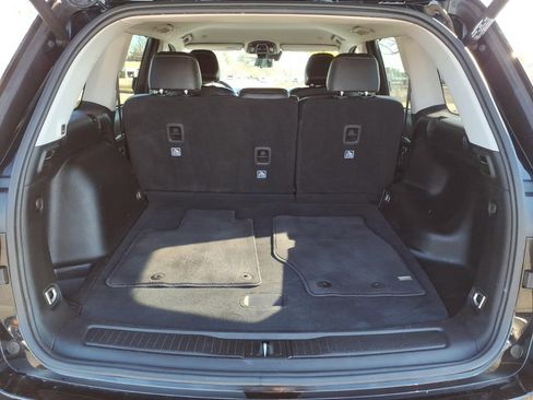 Used 2023 Jeep Grand Cherokee Limited w/ Luxury Tech Group II image 12