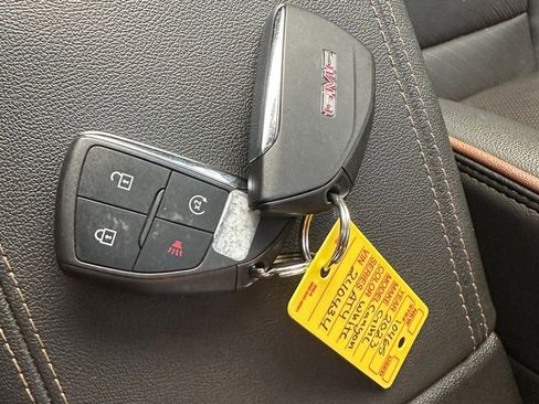 Used 2023 GMC Canyon AT4 image 8