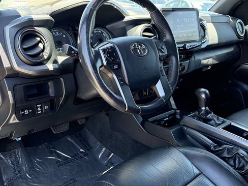 Used 2018 Toyota Tacoma TRD Sport AWD/4WD image 21