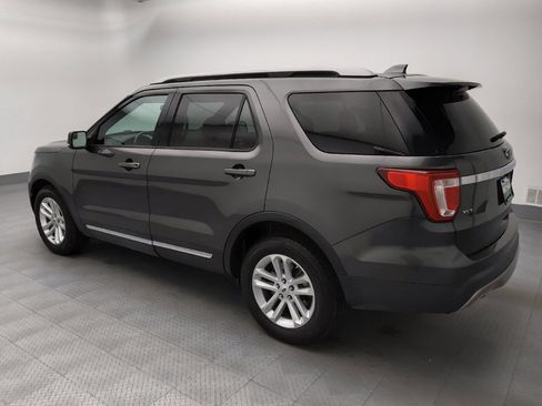 Used 2017 Ford Explorer XLT FWD image 3