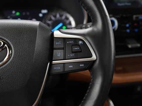 Used 2022 Toyota Highlander Platinum AWD/4WD image 28