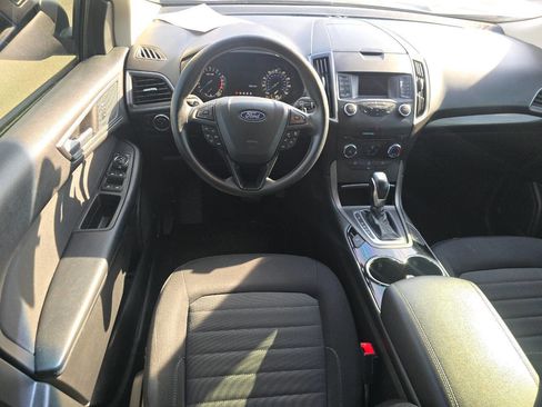 Used 2018 Ford Edge SE image 18