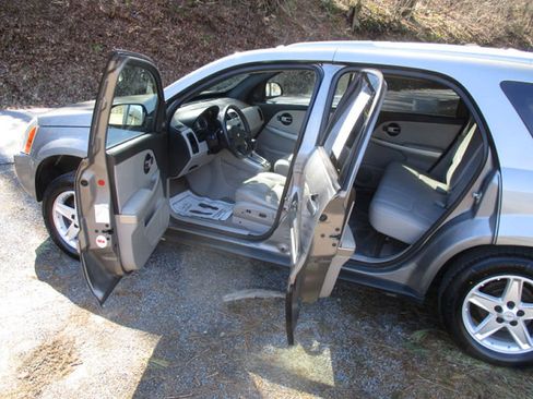 Used 2005 Chevrolet Equinox LT w/ Preferred Equipment Group image 13
