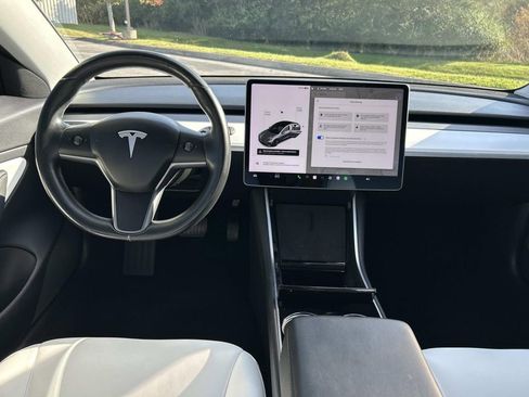 Used 2019 Tesla Model 3 Standard Range Plus image 17