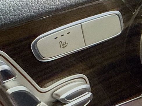 Used 2021 Mercedes-Benz GLC 300 4MATIC image 21