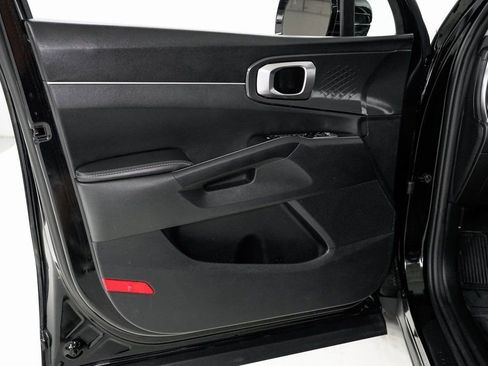 Used 2025 Kia Sorento S image 7