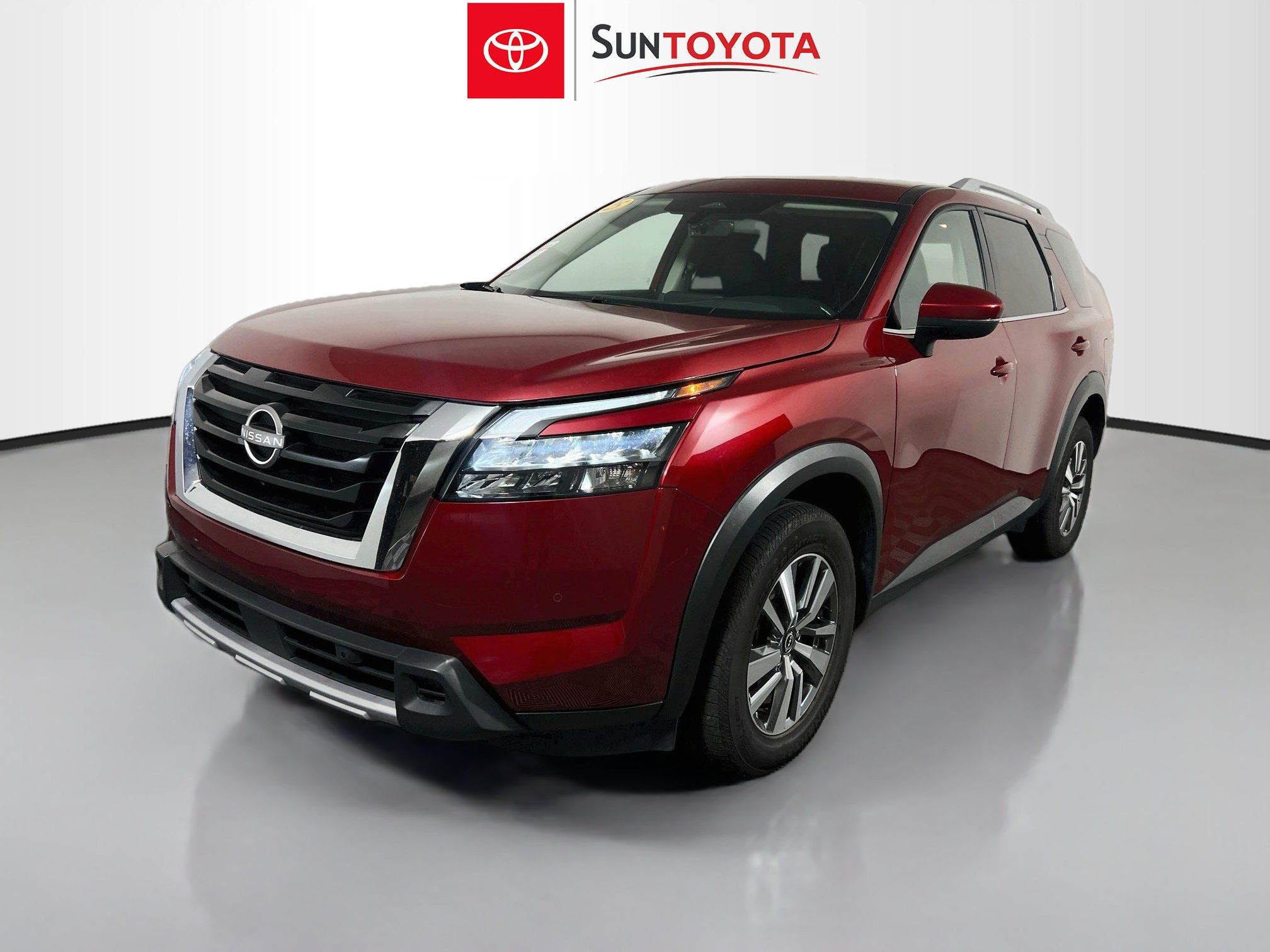 Used 2025 Nissan Pathfinder SL FWD image 9