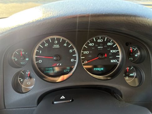 Used 2011 Chevrolet Avalanche LT w/ Suspension Package, Off-Road AWD/4WD image 40