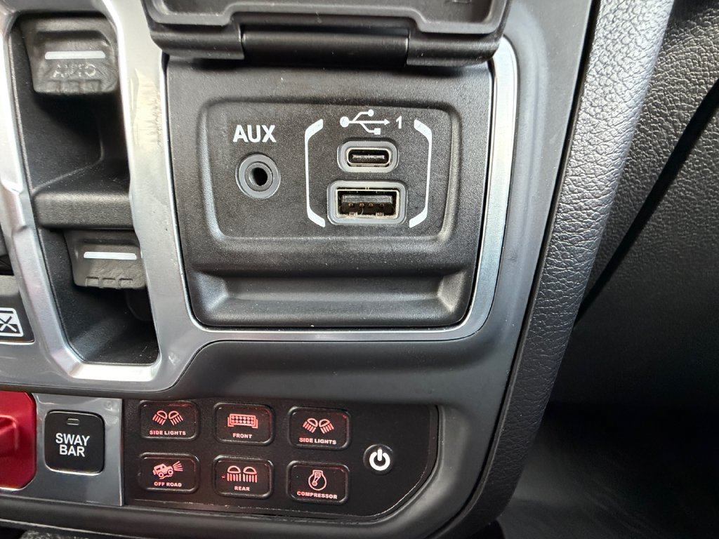 Used 2018 Jeep Wrangler Unlimited Rubicon AWD/4WD image 29