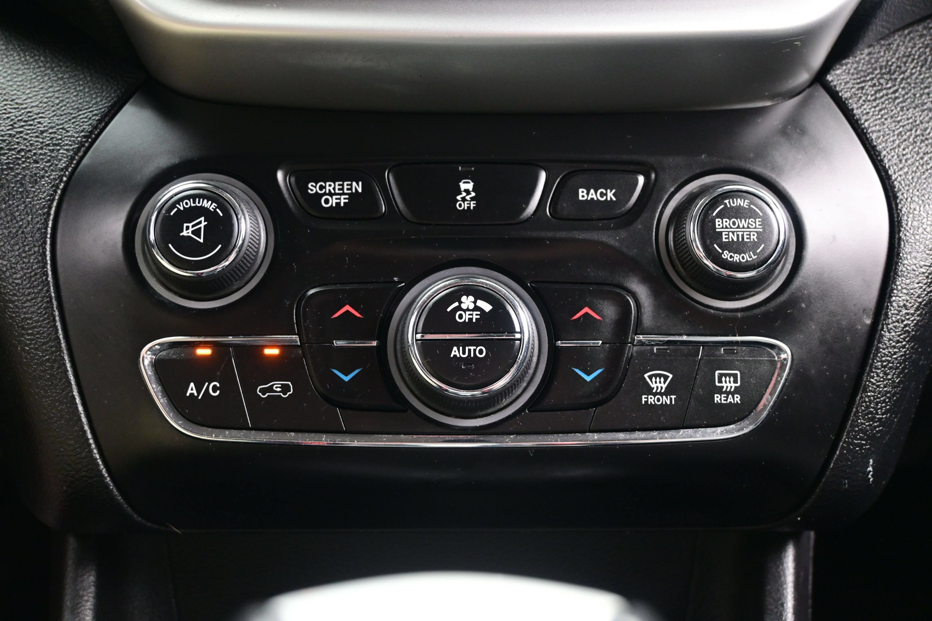 Used 2014 Jeep Cherokee Limited w/ Technology Group FWD image 20