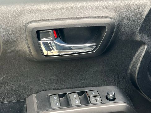 Used 2022 Toyota Tacoma TRD Off-Road image 23